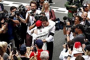 Mercedes merasa diselamatkan Hamilton