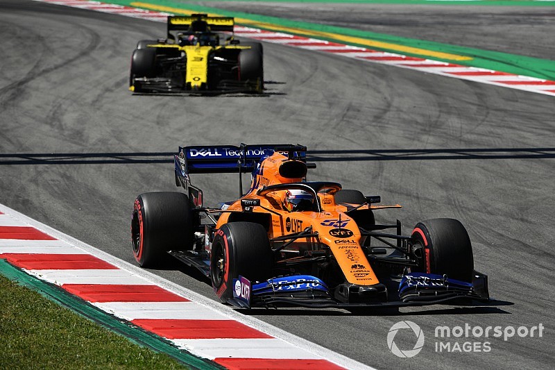 В Renault объяснили отставание от McLaren скоростью в квалификации