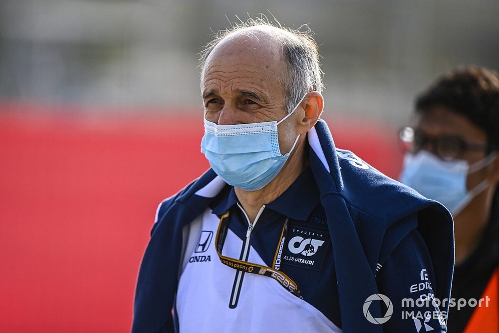AlphaTauri vacunó a todo el equipo contra COVID en Bahréin