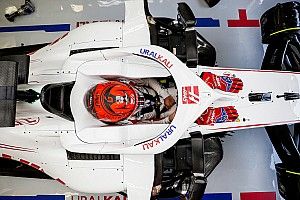 Teljes valójában is bemutatták a Haas 2021-es autóját! (videó)