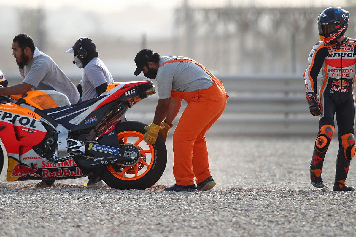 Сезон MotoGP стартовал. Зарко упал на первом же быстром круге (и не он один)
