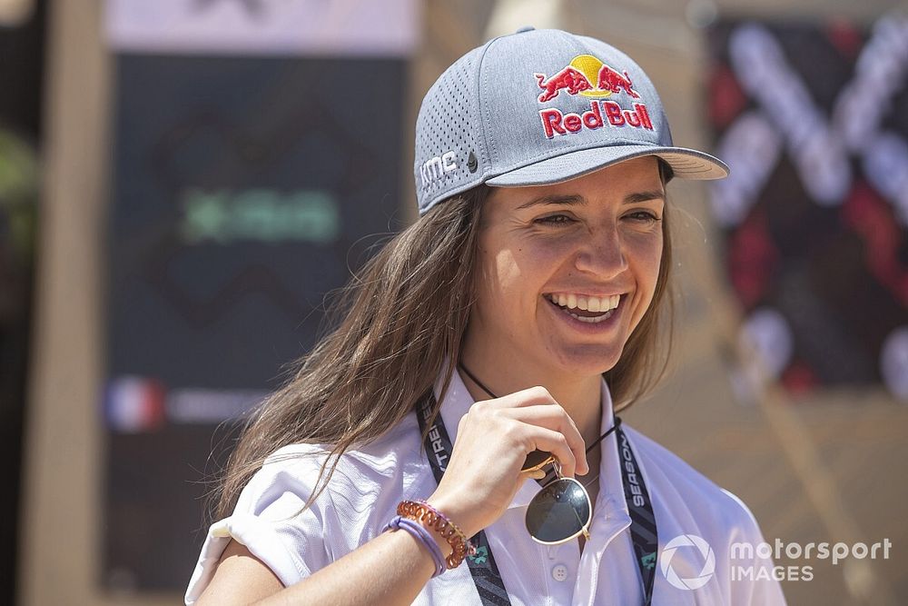 Hamilton: A férfiak uralta motorsportnak muszáj változnia