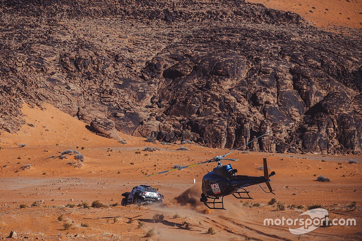 Dakar 2021: MINI y Toyota miran de reojo a Prodrive