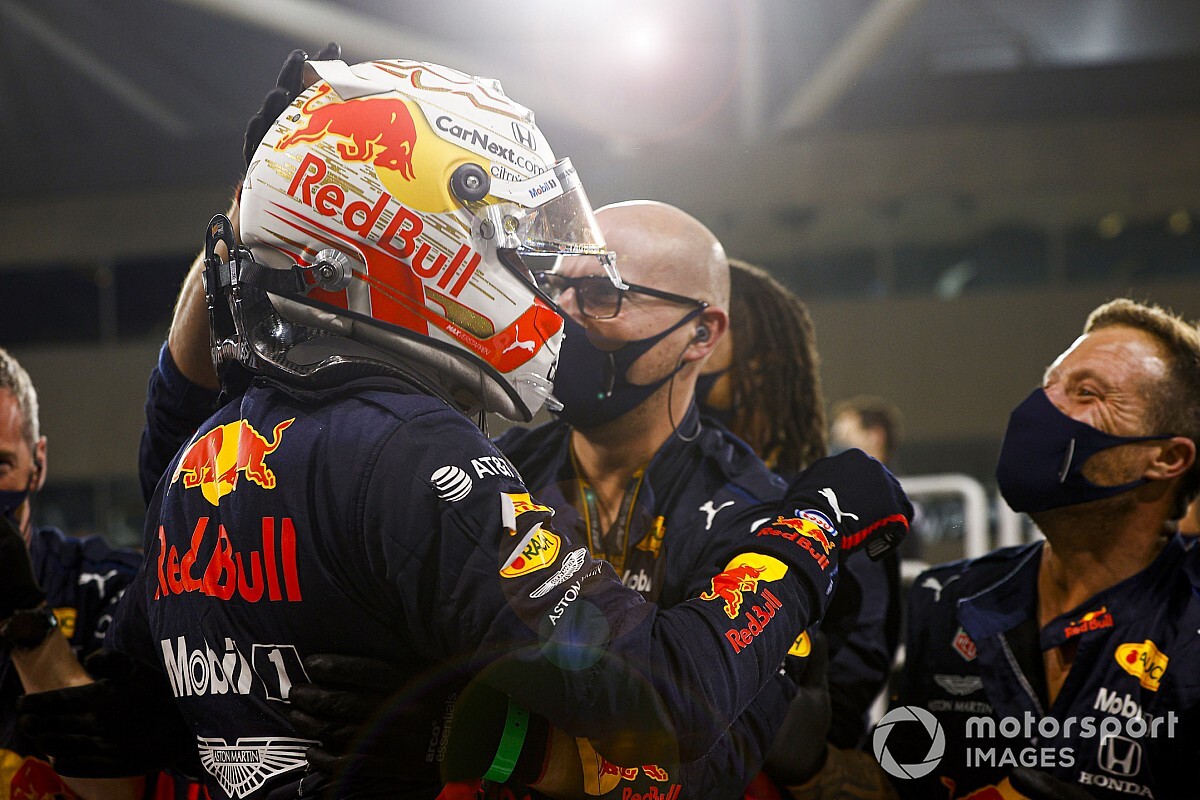 Merasa Nyaman, Verstappen Tak Banyak Ubah Helm