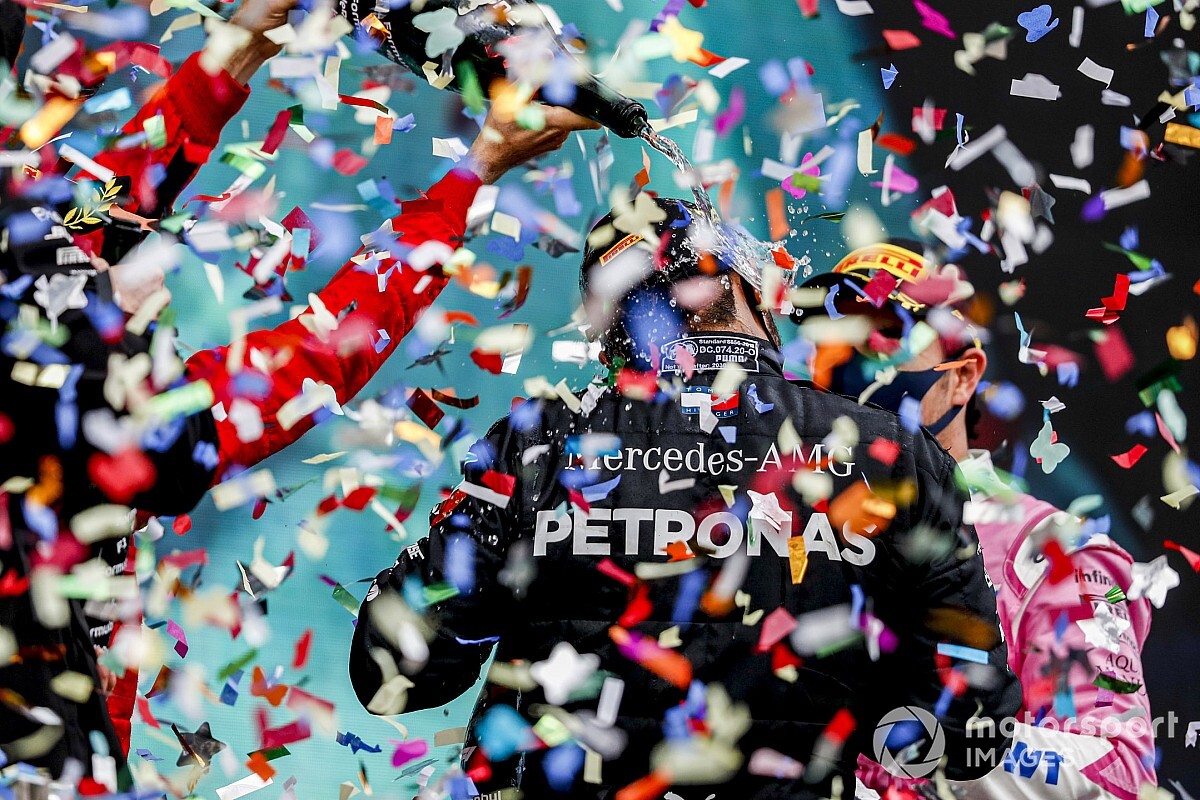 Türkiye GP podyumunda şampanya yerine gazoz kullanılmış