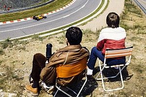 Болельщики нашли способ посмотреть гонку Формулы 1. Из леса на склоне горы