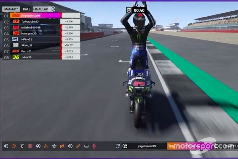 Лоренсо с первой попытки выиграл виртуальную гонку MotoGP