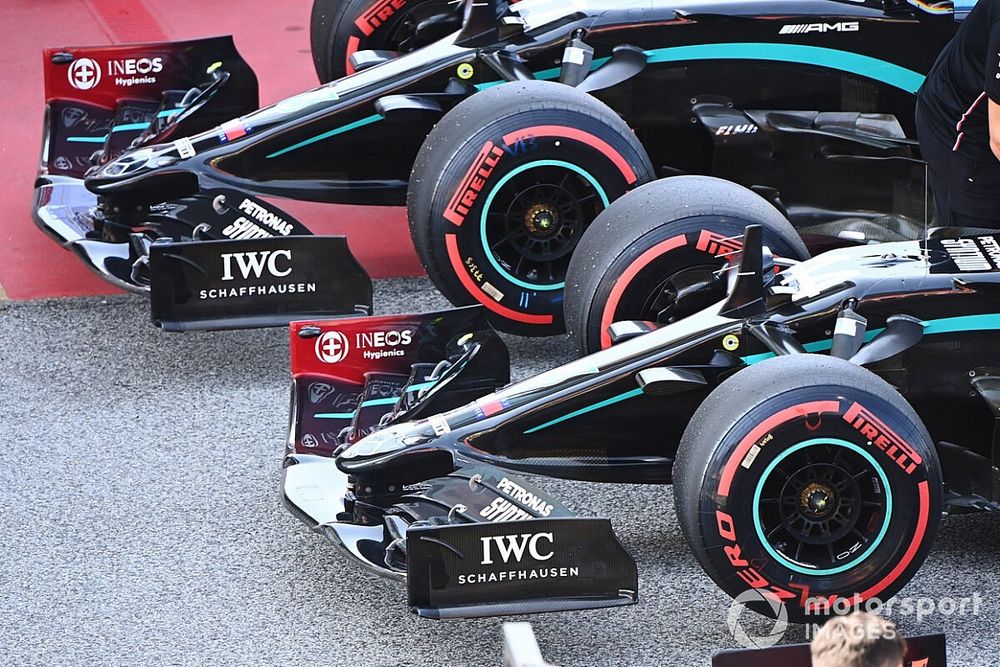 Le vetture di Lewis Hamilton, Mercedes F1 W11 EQ Performance, Valtteri Bottas, Mercedes F1 W11 EQ Performance e Max Verstappen, Red Bull Racing RB16 in parc ferme