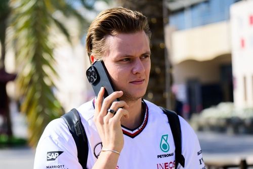 Villeneuve quiere saber por qu&eacute; no se quiere a Mick Schumacher