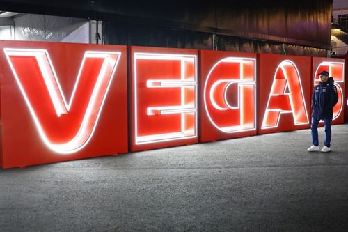 História "não é suficiente" para manter pistas clássicas no calendário, diz Domenicali, CEO da F1 