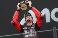 Bezzecchi: "M&aacute;rquez era un poco m&aacute;s fuerte; me acercaba, pero no para adelantar"