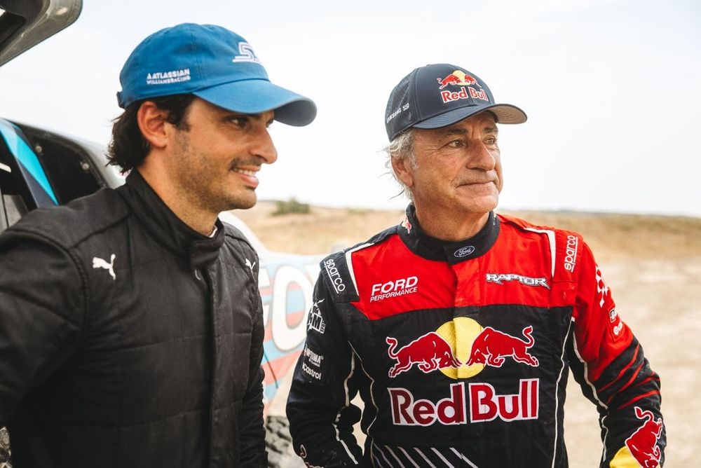 Carlos Sainz Sr, y Carlos Sainz, con el Ford Raptor T1