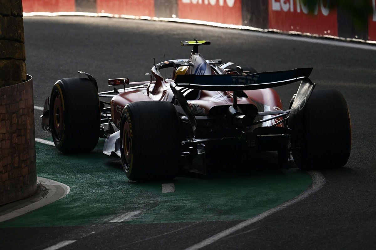 F1 2025 フェラーリ ルクレール ハミルトン ソフトシェル ジャケット S スクーデリア フェラーリ 2025 チーム ソフトシェル ジャケット