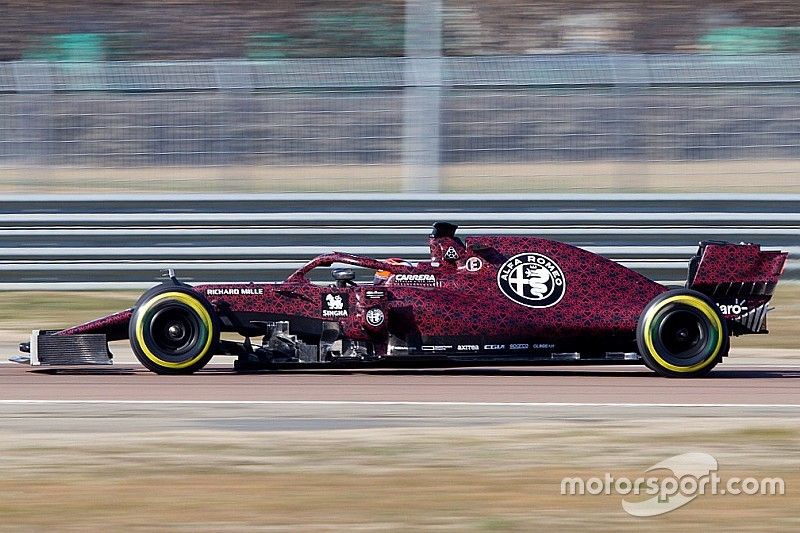Новая Alfa Romeo на трассе: шпионские фото и видео