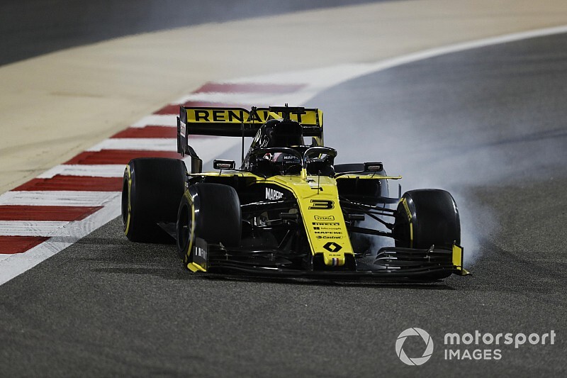 Allarme Renault: la R.S.19 di Ricciardo era "elettricamente pericolosa" con la spia rossa accesa