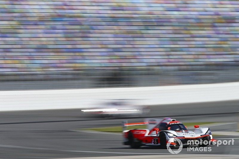 Juan Pablo Montoya lidera la primera hora en Daytona