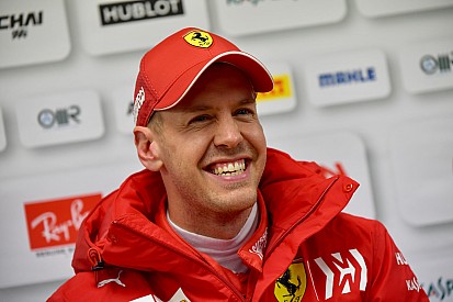 Képgaléria: Vettel első napja a Ferrarival Barcelonában