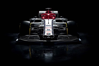 Stúdiófotókon is az új Alfa Romeo: Räikkönen F1-es gépe
