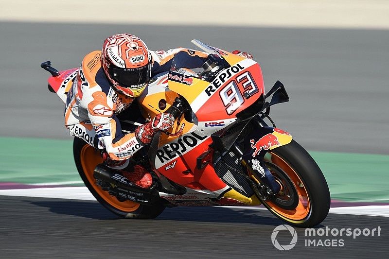 Tremendas caídas de Lorenzo y Márquez en un tercer ensayo marcado por el viento