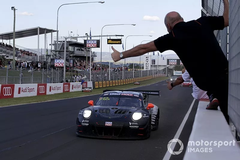 Race winner #912 EBM Porsche 911 GT3-R: Dirk Werner, Dennis Olsen, Matt Campbell