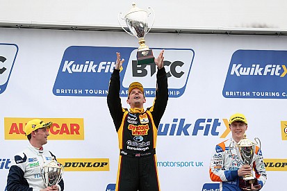 Brands Hatch BTCC: Chilton ends opening round with win