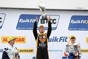 Brands Hatch BTCC: Chilton ends opening round with win