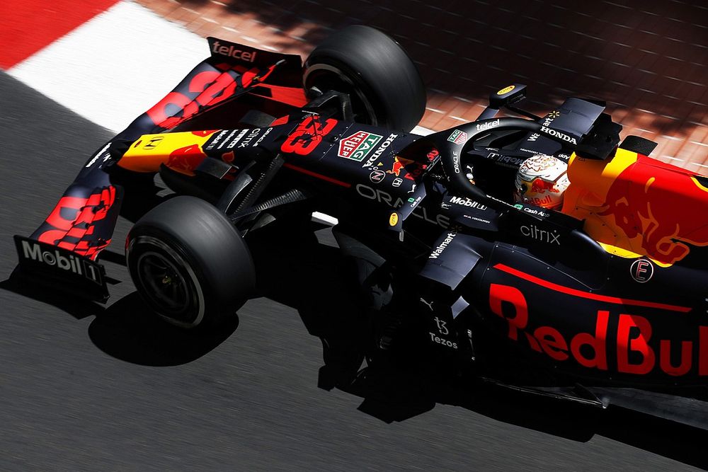 Red Bull заставила поилку работать на управляемость болида? Смелая версия от F1 TV