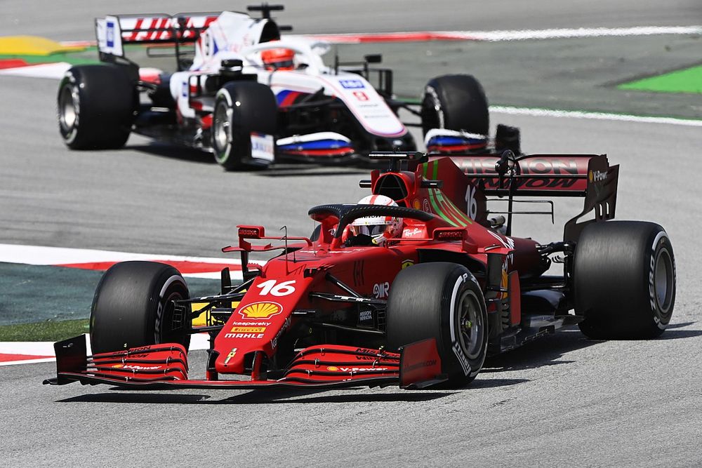 Босс Haas назвал реальной задачу обогнать Ferrari