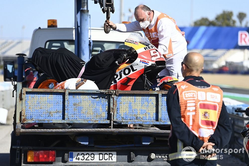 Moto de Marc Márquez, Repsol Honda Team, después de la caída