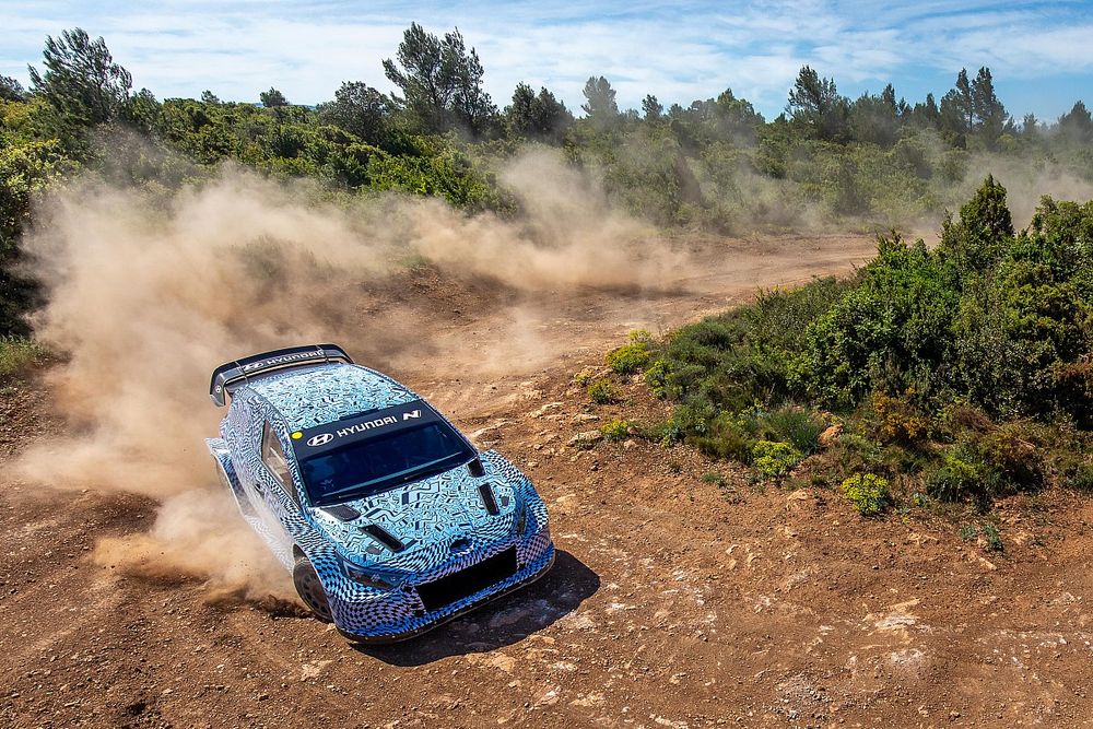 Neuville: "Nadie tiene pelotas para contradecir a la FIA"