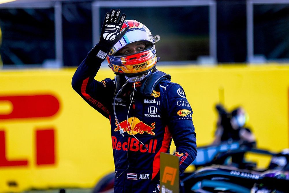 Tercer lugar Alex Albon, Red Bull Racing celebra en Parc Ferme