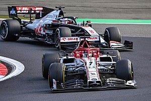 Após pontuar, Grosjean revela que 'tomou pedrada' de Raikkonen