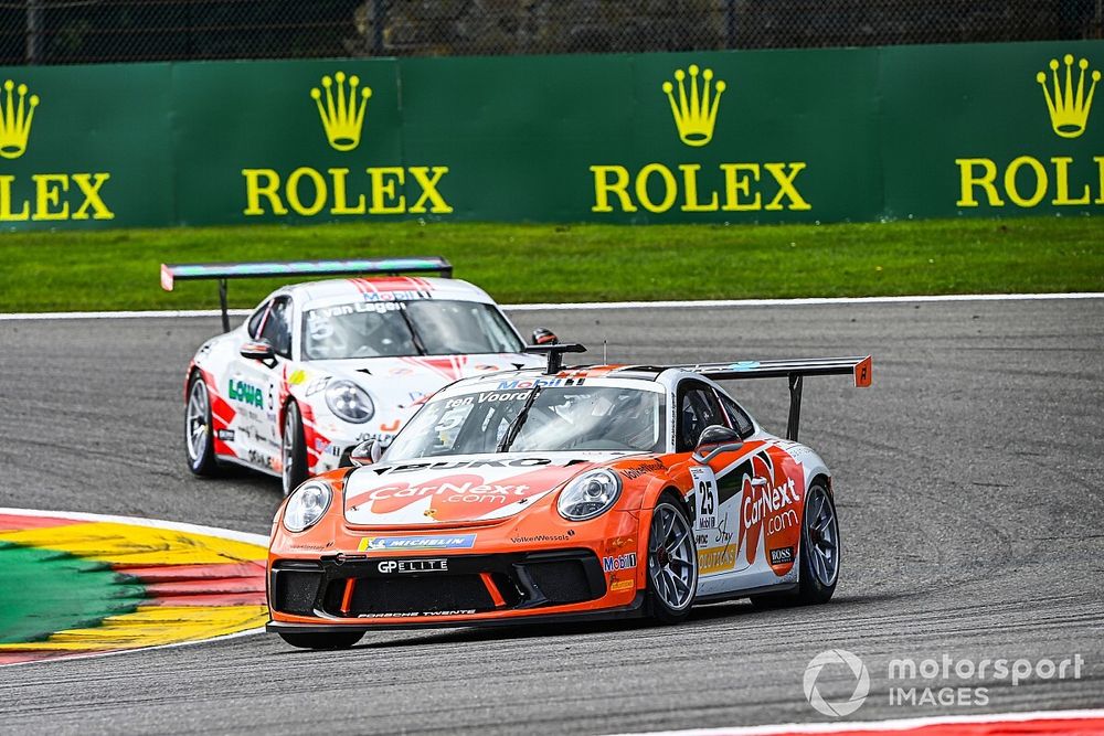 Larry ten Voorde, Team GP Elite, leads Jaap van Lagen, Fach Auto Tech