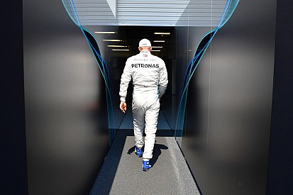 Hamilton köszöni Bottasnak: borzalmas érzés volt, amikor elengedtek Szocsiban