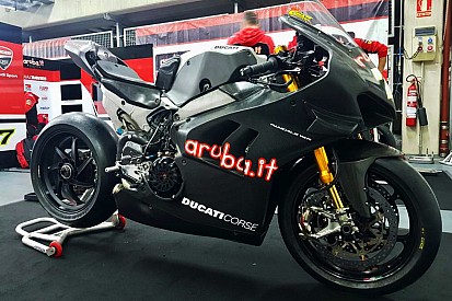 Ducati: primi giri di pista ufficiali per la Panigale V4 nei test Superbike di Aragon!