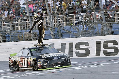 Almirola ends winless streak with dramatic Talladega win