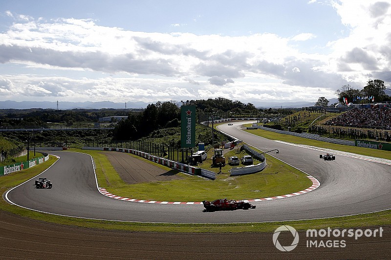 Videón Vettel kockázatos előzése Grosjean ellen Japánból
