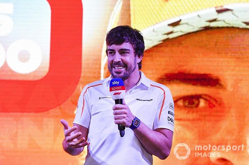 Fernando Alonso, McLaren se despide de los aficionados.