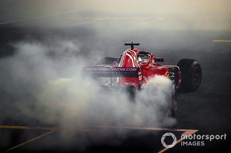 F1 2019: pályabejárás a Ferrarival az évadzáró Abu Dhabi Nagydíjról