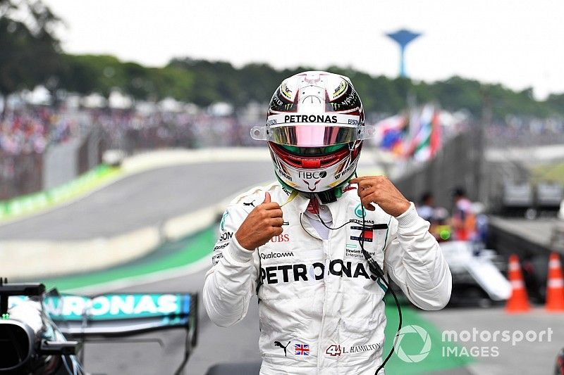 Lewis Hamilton, Mercedes AMG F1 fête sa pole position dans le Parc Fermé