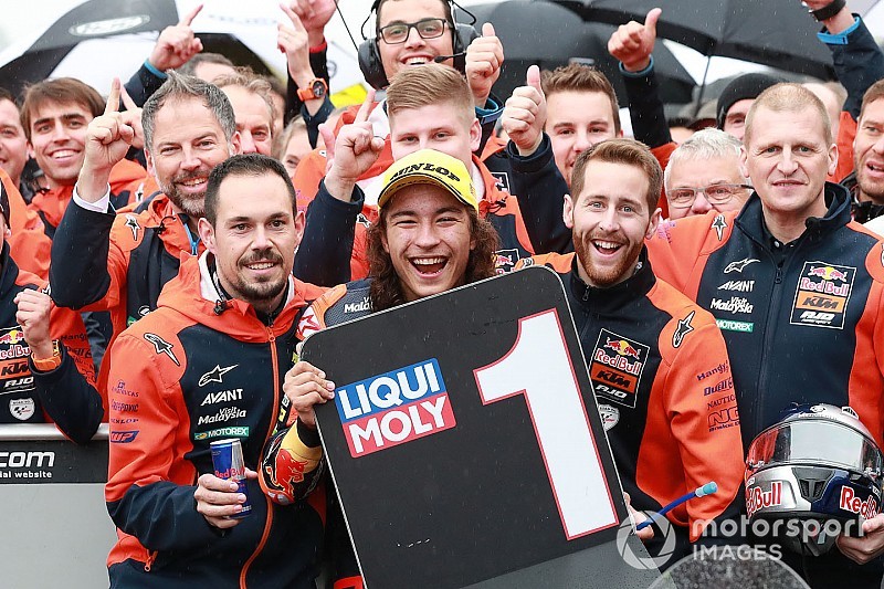 Moto3 Valencia: Can Öncü gelingt beim WM-Debüt Sensationssieg