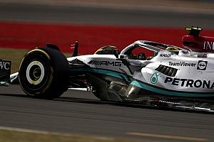 Mercedes felt like it had "ghost in the car", says Hamilton