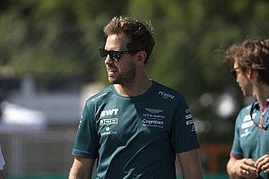 Szivárványos cipőben érkezett a Hungaroringre Vettel - fotóval