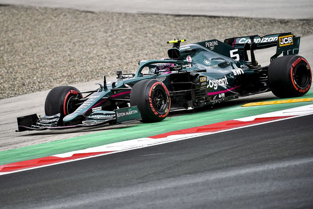 Sebastian Vettel, Aston Martin AMR21, runs wide