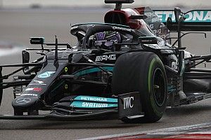 Kesalahan Langka Korbankan Pole Position Lewis Hamilton