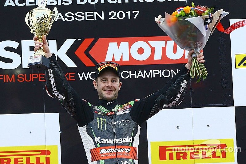 Podio: ganador de la carrera Jonathan Rea, Kawasaki Racing