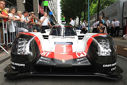 A Porsche a Toyota előtt a Le Mans-i edzésen