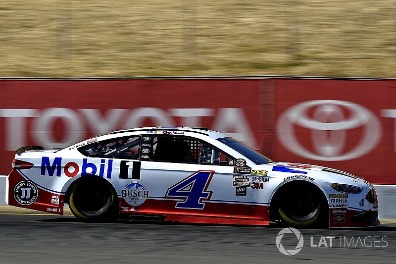 Em "casa", Harvick quebra jejum e vence pela 1ª vez em 2017