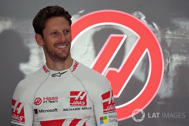 Grosjean ongedeerd na harde crash veroorzaakt door putdeksel