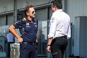 McLaren встала на сторону Red Bull в критике трех моторов на сезон
